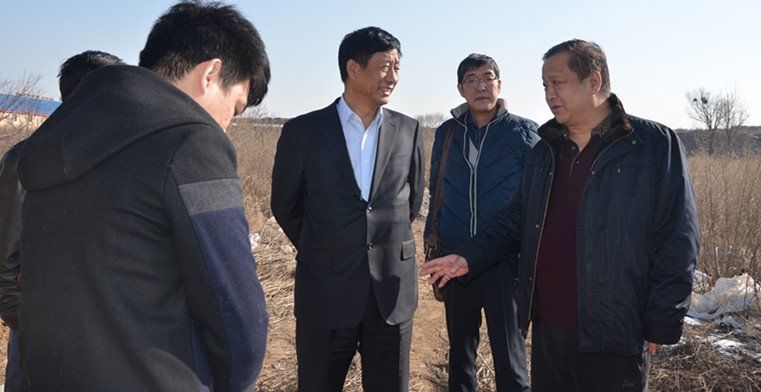 實地察看車站北街的斷頭路。.jpg